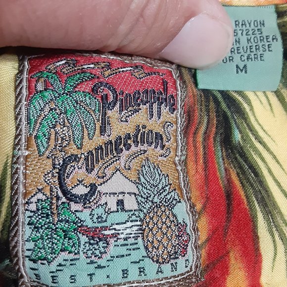 Pineapple Connection Men's Casual Button Down Island Shirt in Size M - Picture 4 of 4